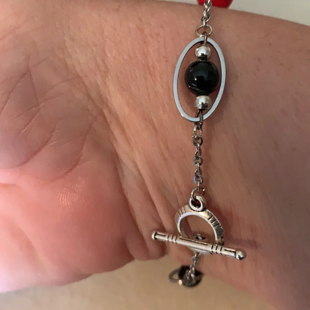 21288 onyx and red chain bracelet